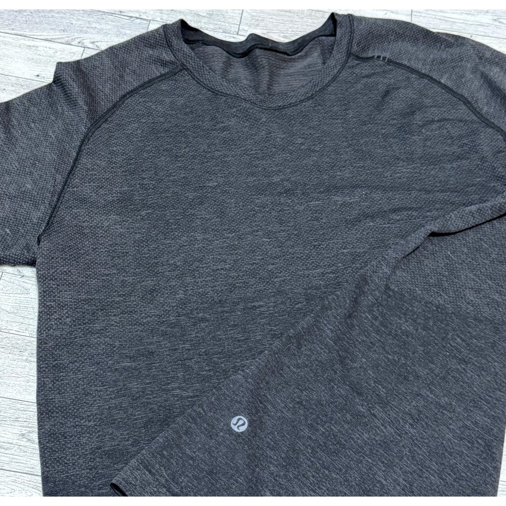 Lululemon Shirt Mens Gray Athletic Performance Breathable Lightweight Tee LARGE